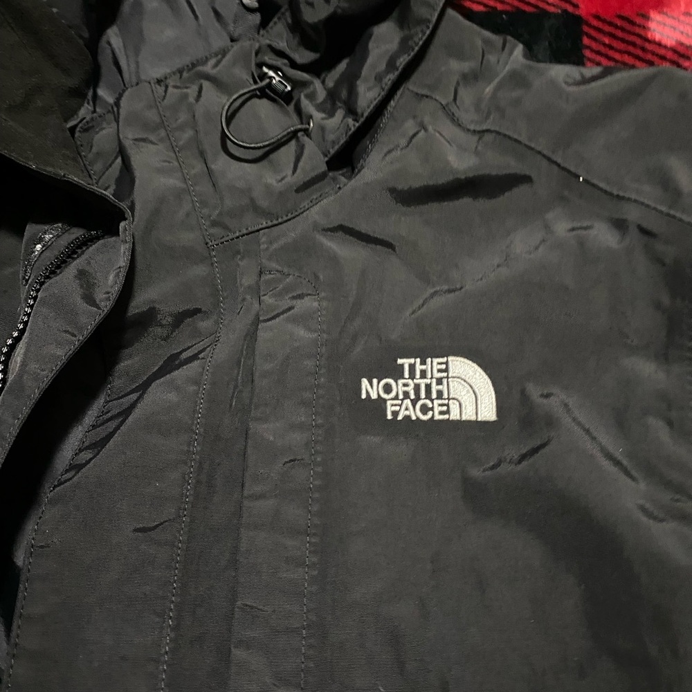 The north face L jacket black hyvent